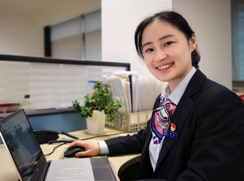 新盛客服团队工作场景-7×24小时服务